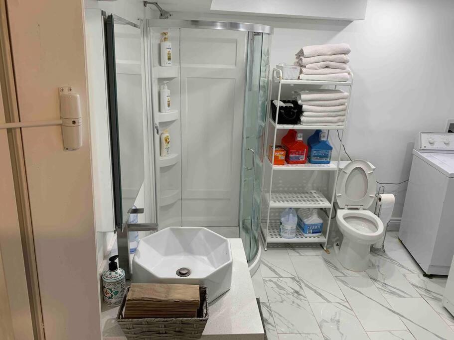 Hotel Big Oasis Studio Near Airport Yyz Toronto Exterior foto